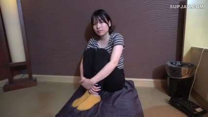 处女节开始一个完整的阴道射精镜头完全穿透处女膜到一个年长的巨大鸡巴