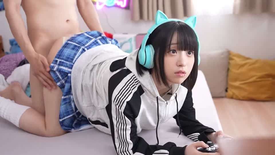 爱玩游戏的妹妹！电竞JK少女玩游戏 哥哥玩妹妹的身体 一边插一边玩 内射灌精无套中出