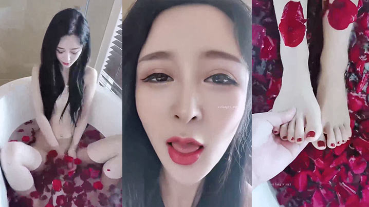 小姐姐穿着性感内衣在浪漫的沐浴