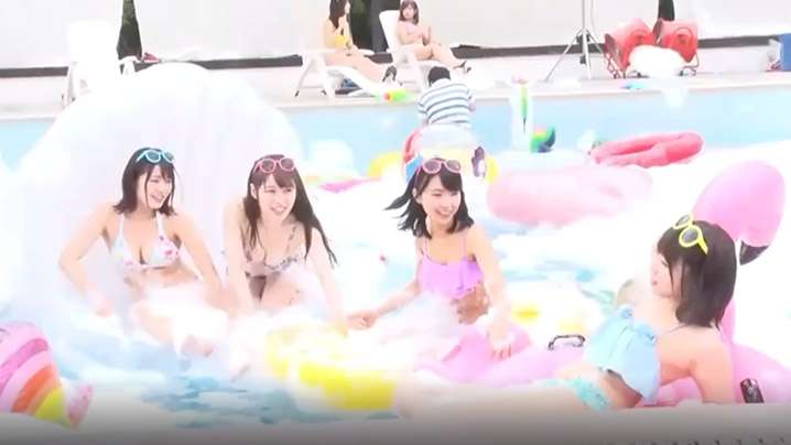 调皮女大学生们情欲高涨无限享受大肉棒抽插